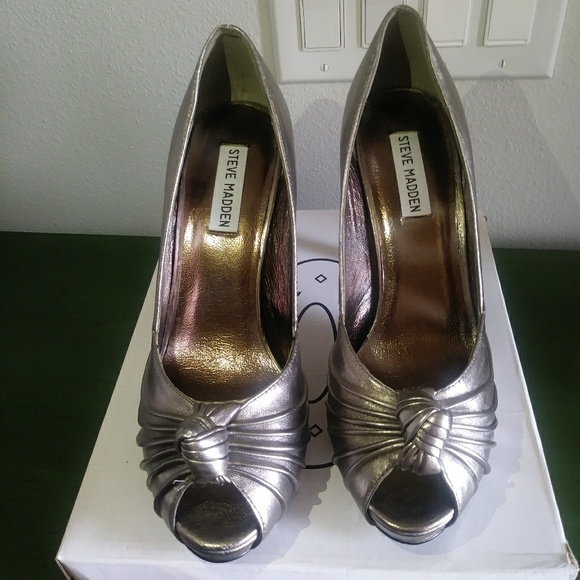 Steve Madden peeptoe pumps - Picture 3 of 5